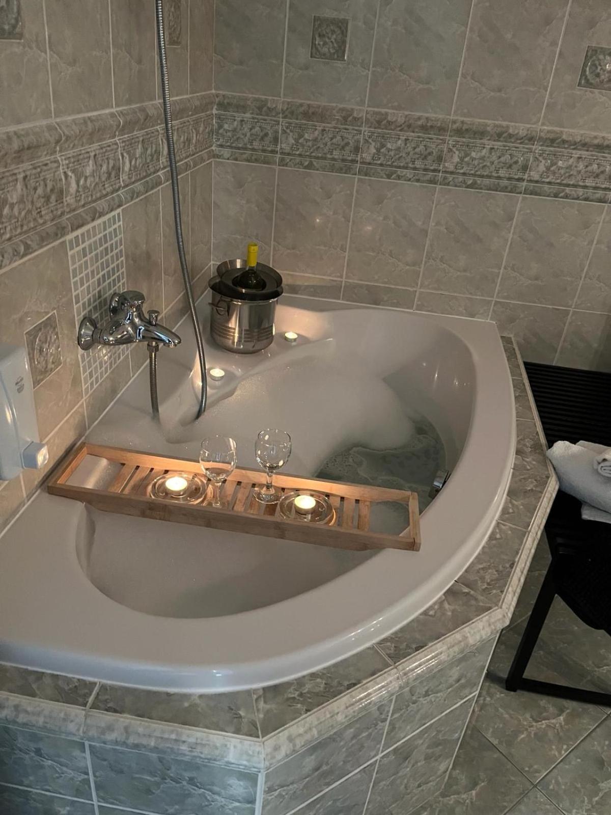 Apartments Renesance ボイニツェ エクステリア 写真